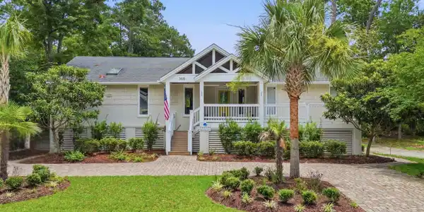 366 Lakeshore Dr.