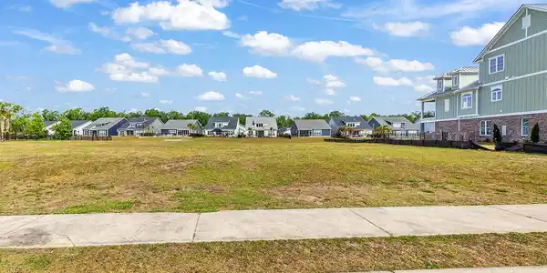 454 Harbour View Dr.