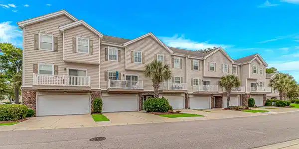 601 Hillside Dr. N