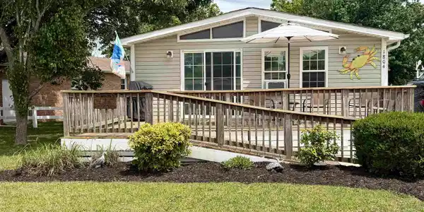 1804 East Lake Dr.