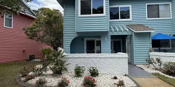 32 Shadow Moss Pl.