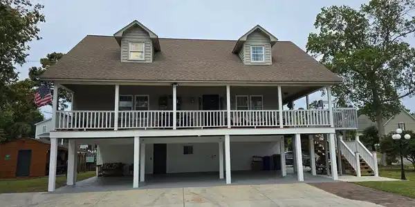 710 Lakeside Dr.