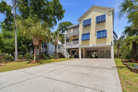 407 S Causeway Rd.