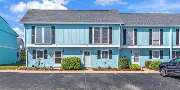 835 Villa Dr.