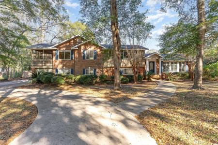 4351 Lakeside Dr.