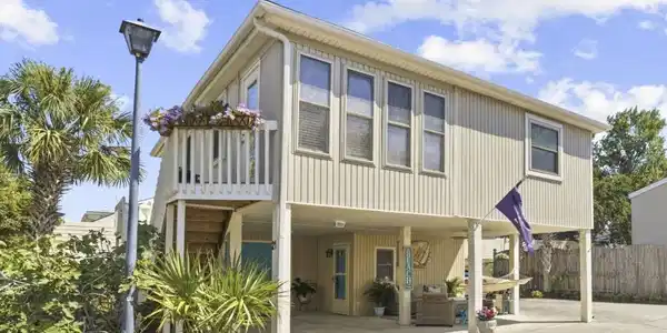 820 9th Ave. S