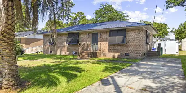 1016 Bay Dr.