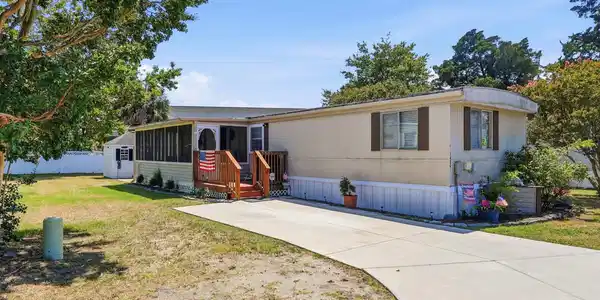 1420 Circle Dr.