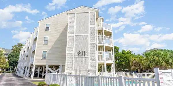 211 Hillside Dr. N
