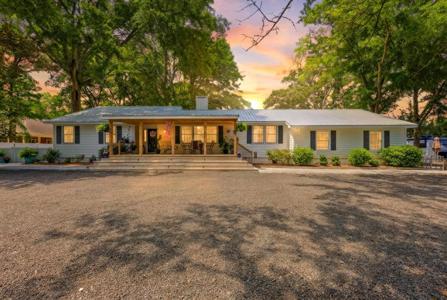 230 Cedar Point Ave.