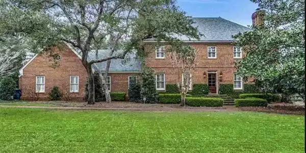 9 Chapin Circle