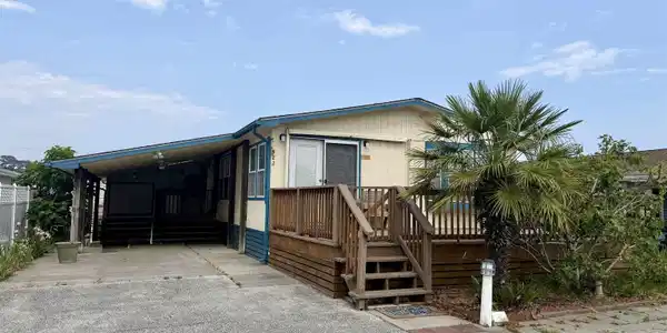 422 Sandlewood Dr.