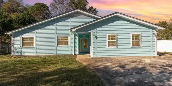 15 Shady Oak Ln.