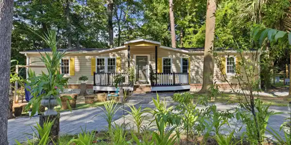 391 Di-Cindy Ln.