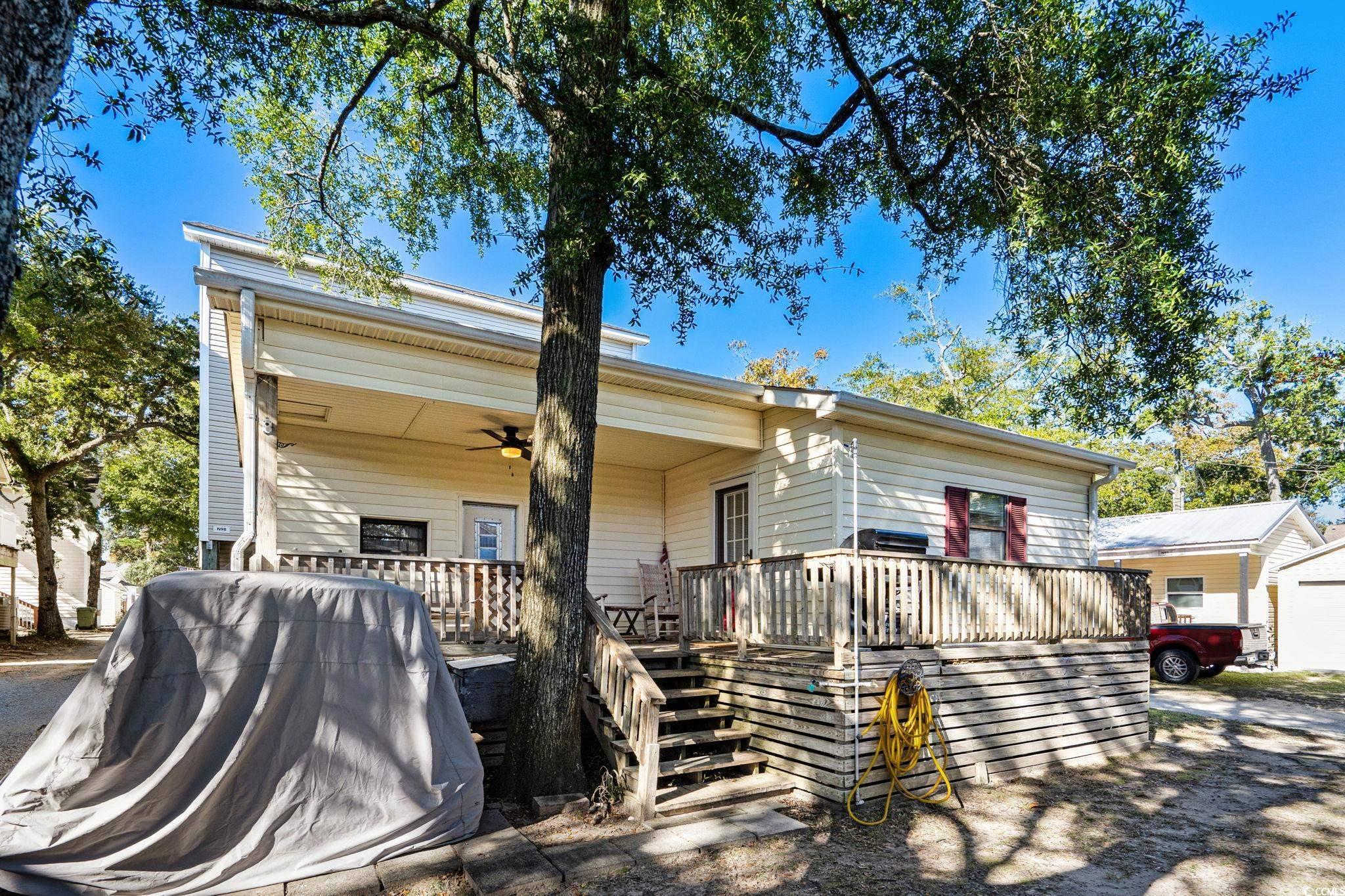 Image 4: View of front of property featuring a ceiling fan Image 4: View of front of property featuring a ceiling fan