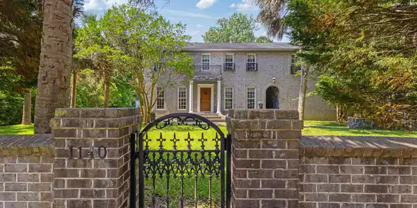 1140 Waterway Ln.