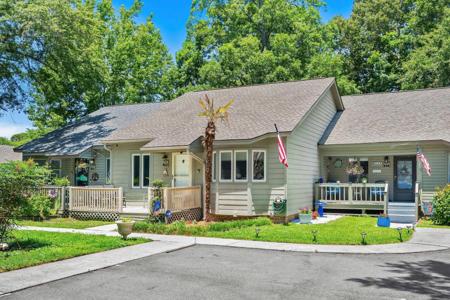 812 Villas Ct.