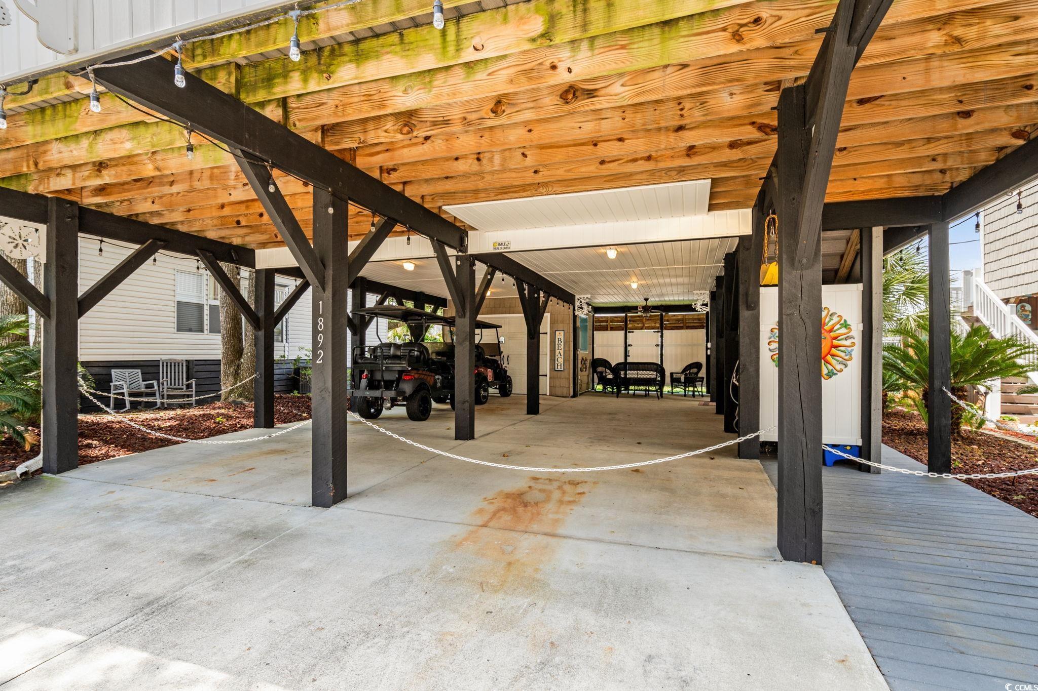 Image 4: View of garage
