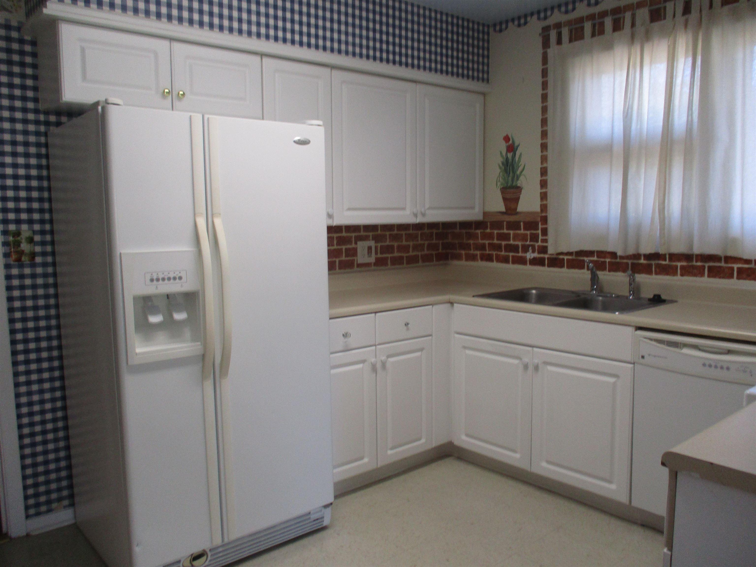Image 3: Kitchen with white appliances, white cabinetry, li Image 3: Kitchen with white appliances, white cabinetry, li