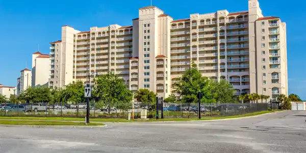 4801 Harbor Pointe Dr.