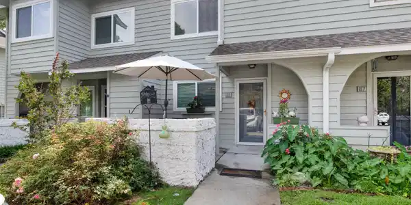 85 Shadow Moss Pl.