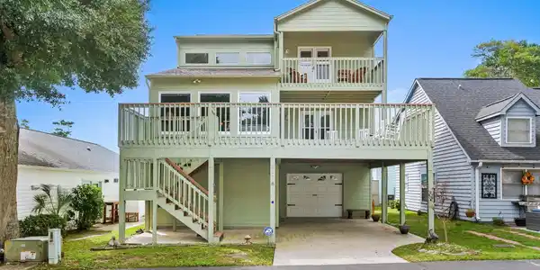 829 9th Ave. S