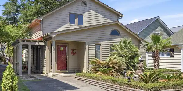 938 Tiffany Ln.