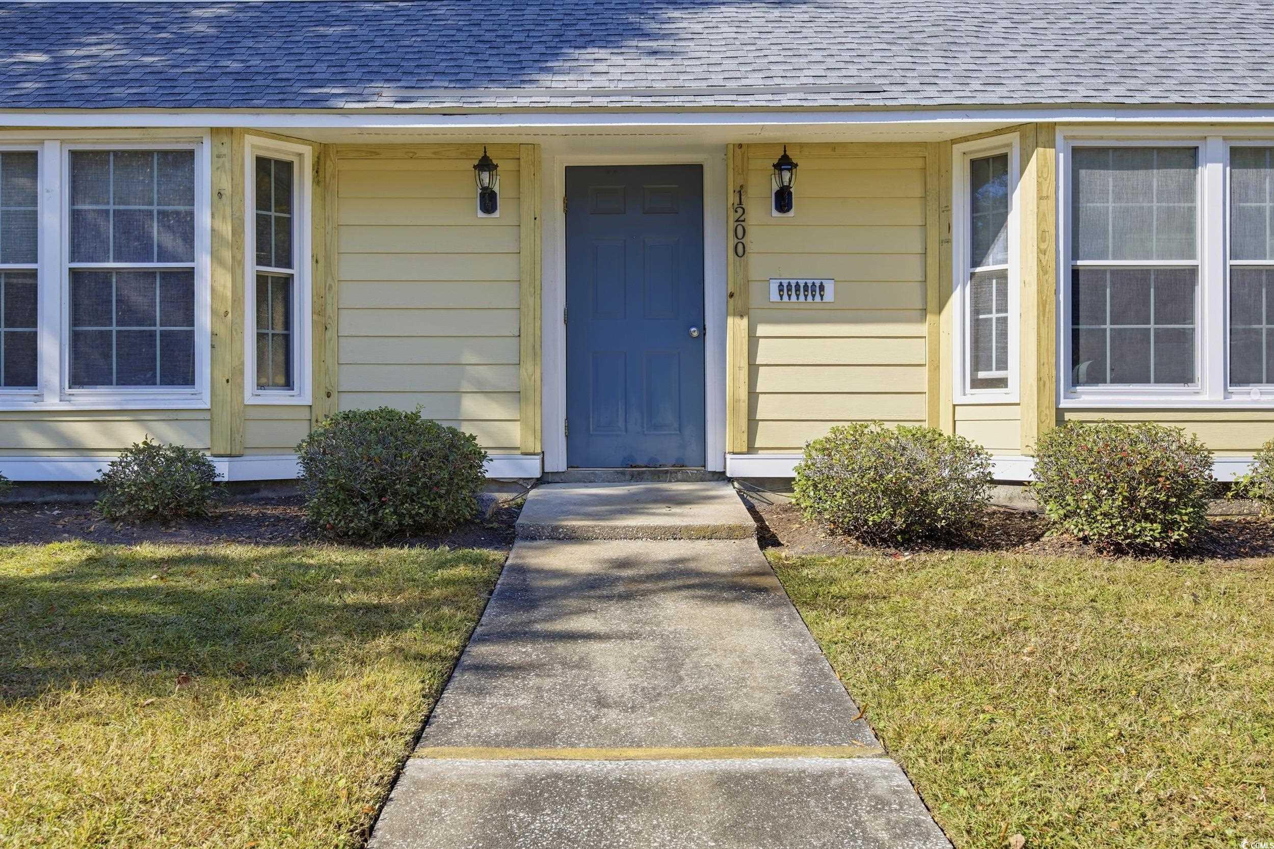Image 4: Property entrance with roof with shingles and a la Image 4: Property entrance with roof with shingles and a la