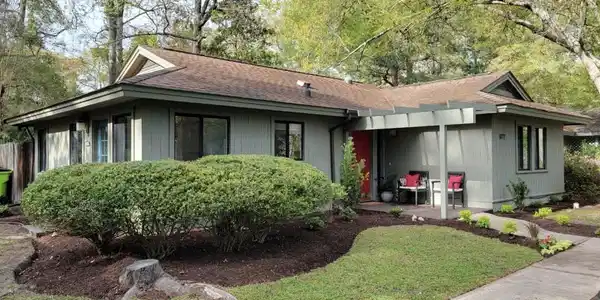 977 Briarwood Dr.
