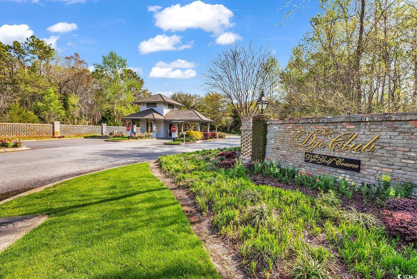 Image 3: The Dye Estates Entrance Image 3: The Dye Estates Entrance