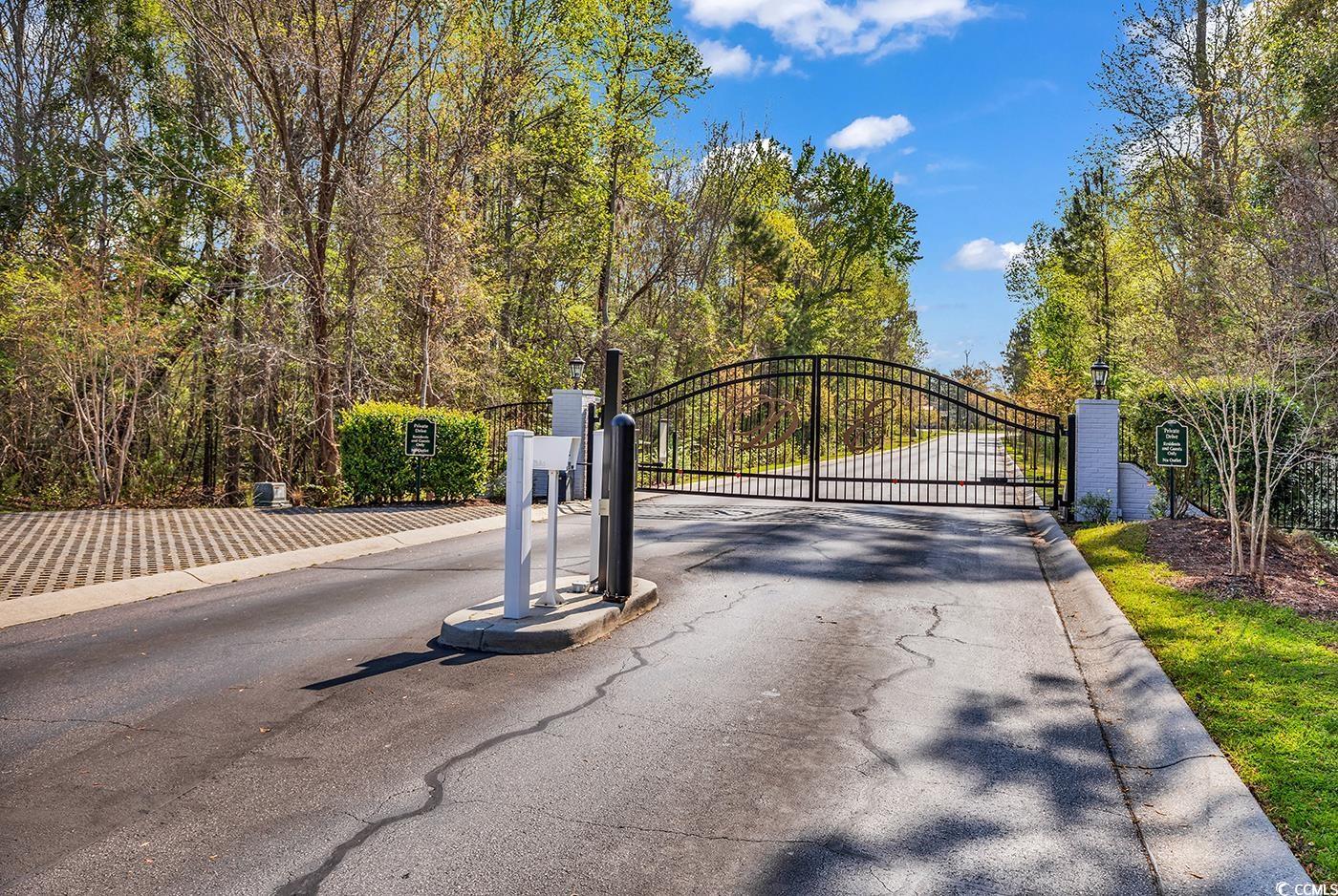 Image 4: Gated Entrance Image 4: Gated Entrance