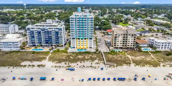 Image 4: Bird's eye view of a pool and local beach Image 4: Bird's eye view of a pool and local beach