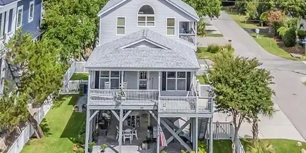 220 N Yaupon Dr.