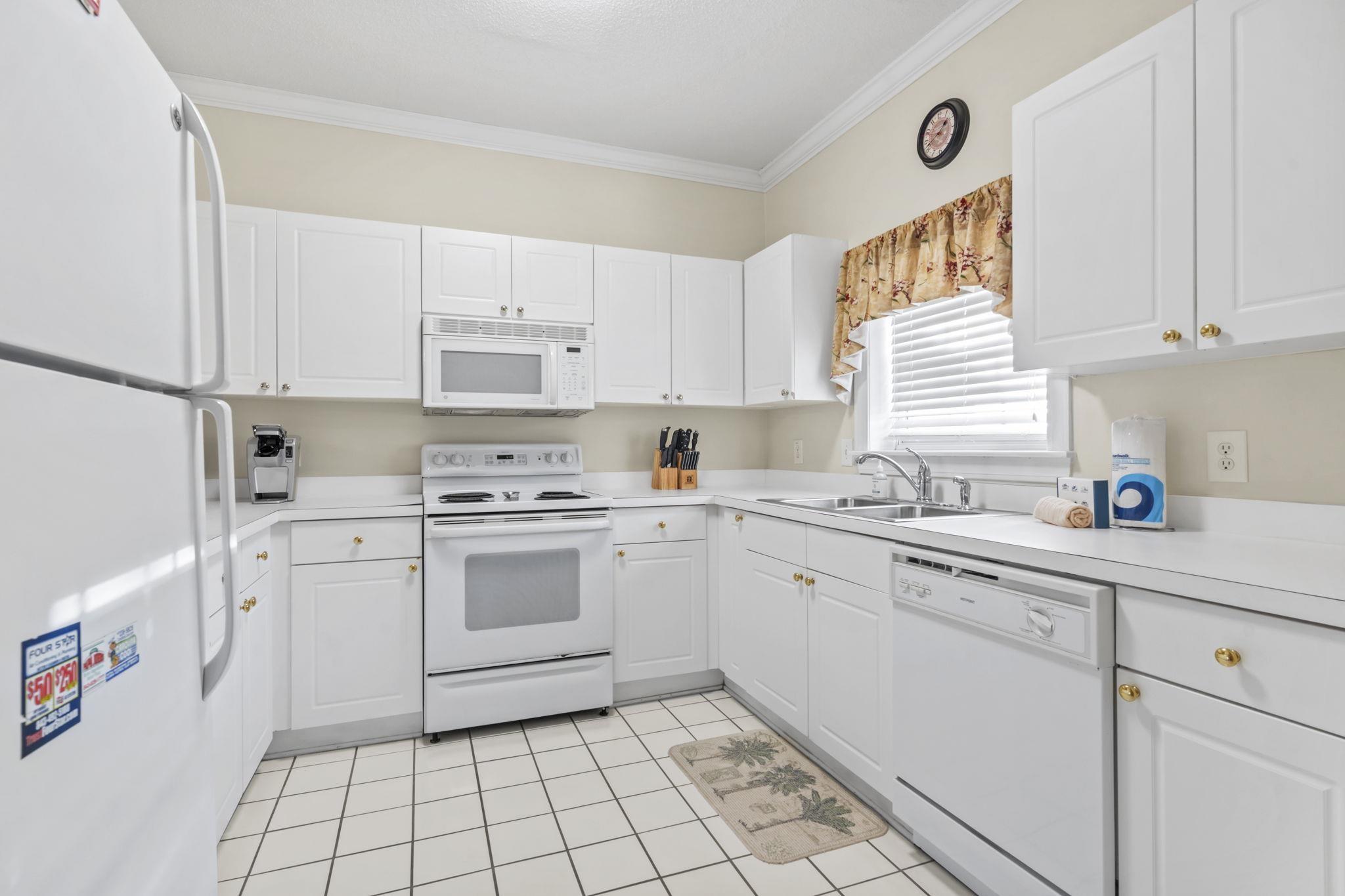 Image 4: Kitchen with white appliances, white cabinets, lig Image 4: Kitchen with white appliances, white cabinets, lig