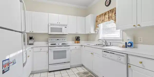 Image 4: Kitchen with white appliances, white cabinets, lig Image 4: Kitchen with white appliances, white cabinets, lig