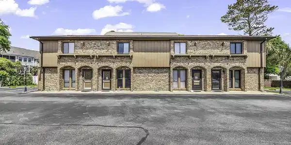 405 N Hillside Dr. N