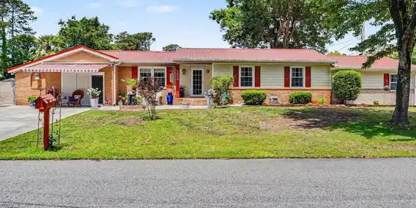 1010 Moss Dr.