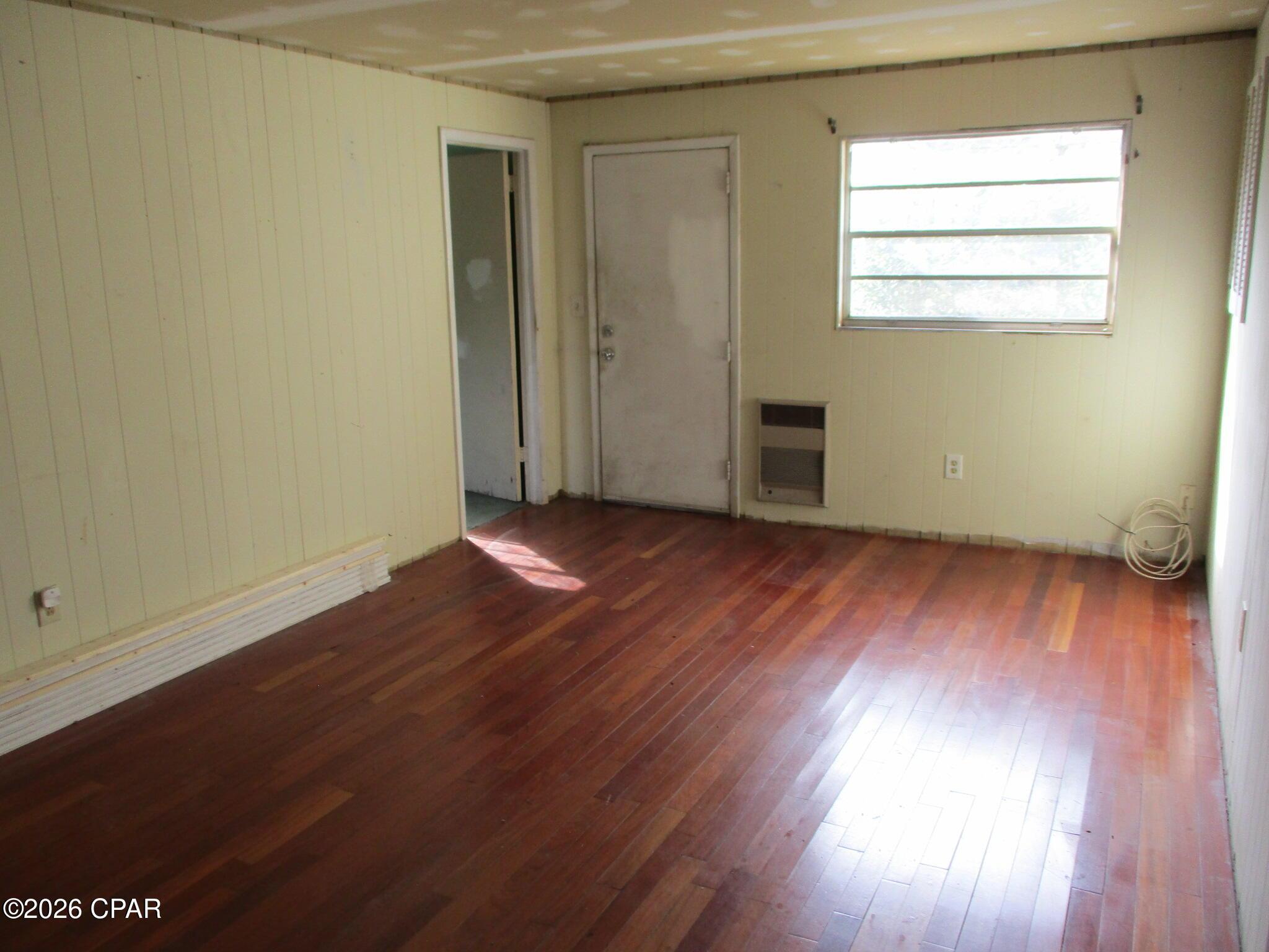 Image 3: Living Room 2