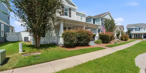Image 3: 2-web-or-mls-1220 finch-2