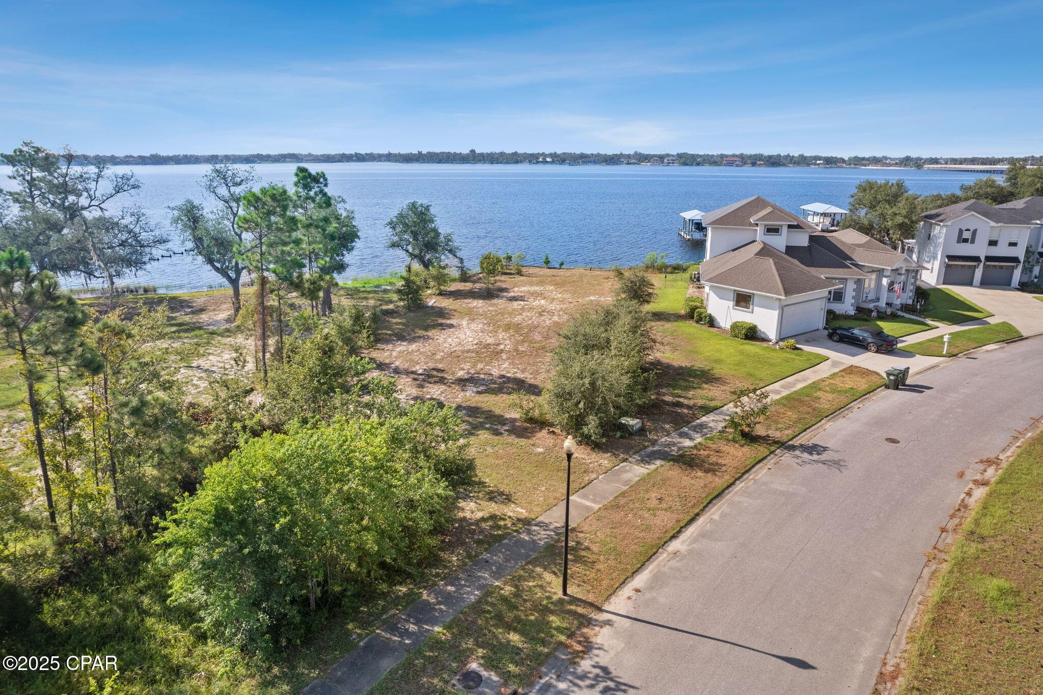 Image 3: Water/lot view