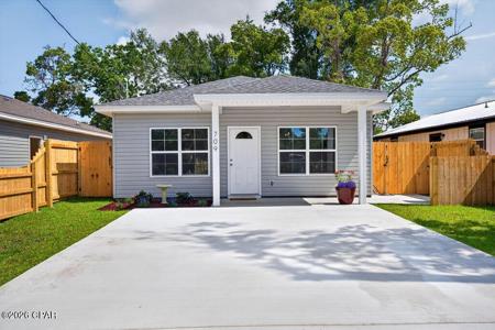 709 E 10th Court