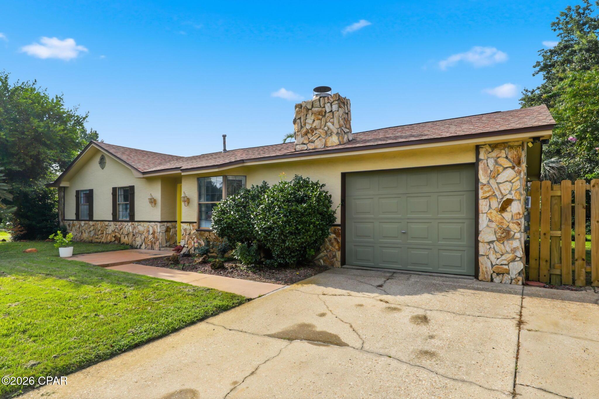 Image 2: 68-web-or-mls-914-venetian-way