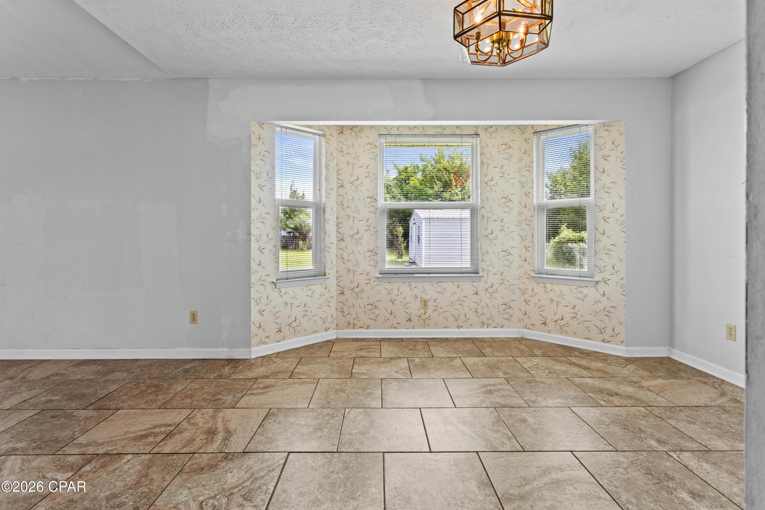 Image 4: 1310 E 8th Street LH (8)