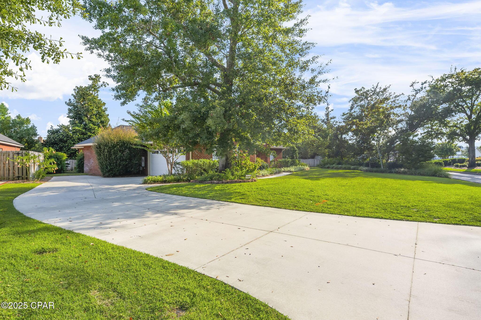 Image 3: Long Driveway for additional parking