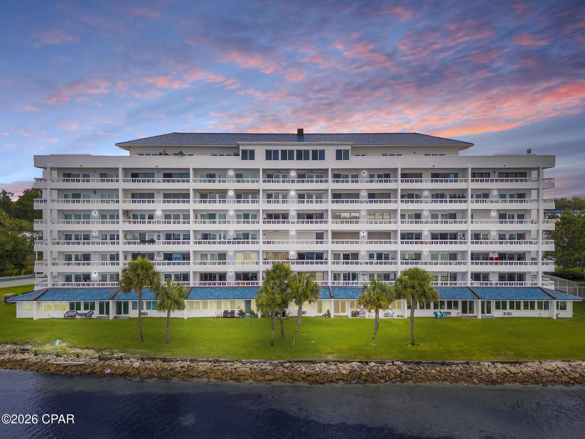 Image 3: The Cove Unit 604
