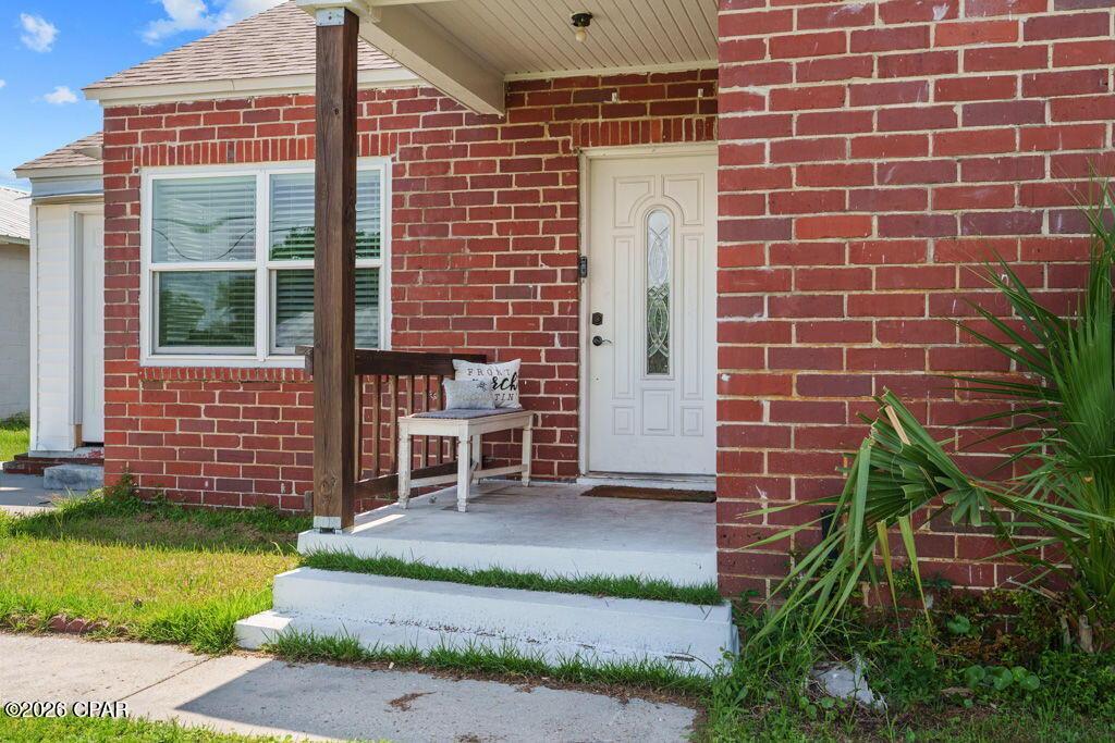 Image 2: FRONT PORCH