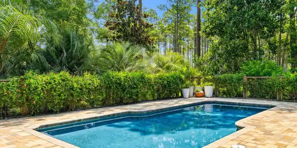 Image 4: Pool