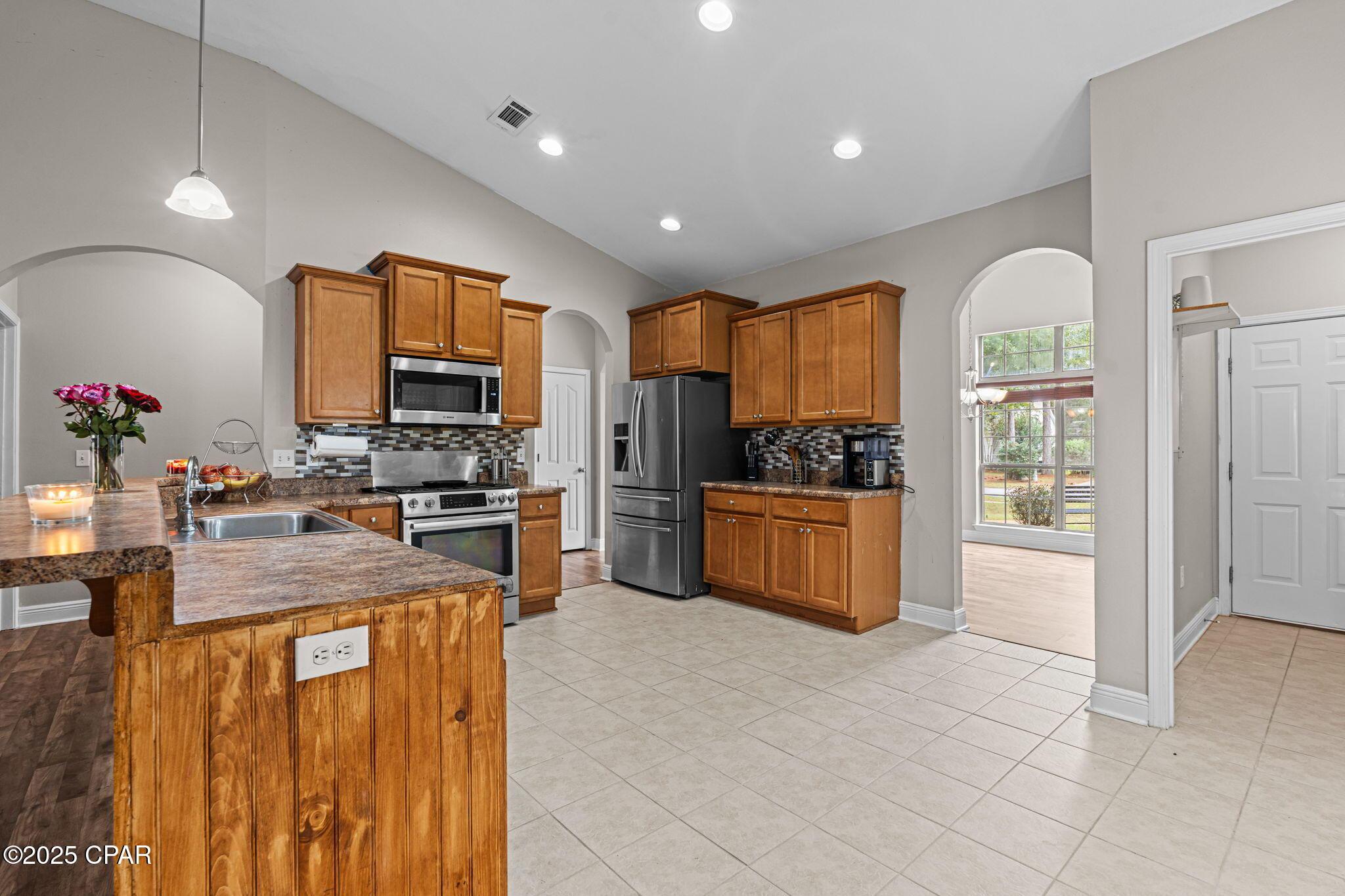 Image 2: 12-web-or-mls-497 symphony way-12