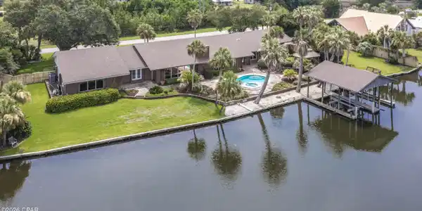 Image 4: Drone Back Right