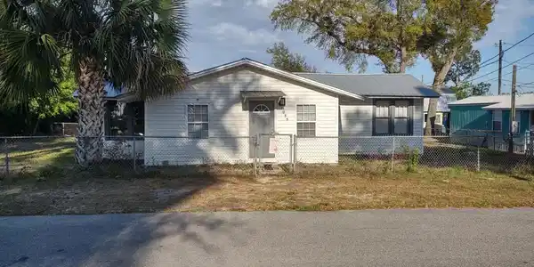 1035 E Park Street